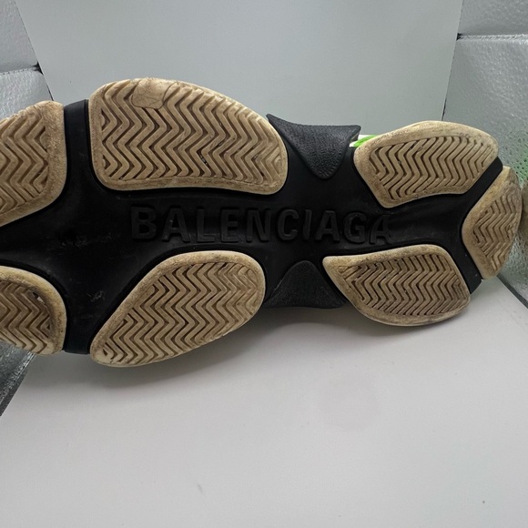 Balenciaga Triple S Chunky Sneaker
Size EU 39 - Picture 10 of 10